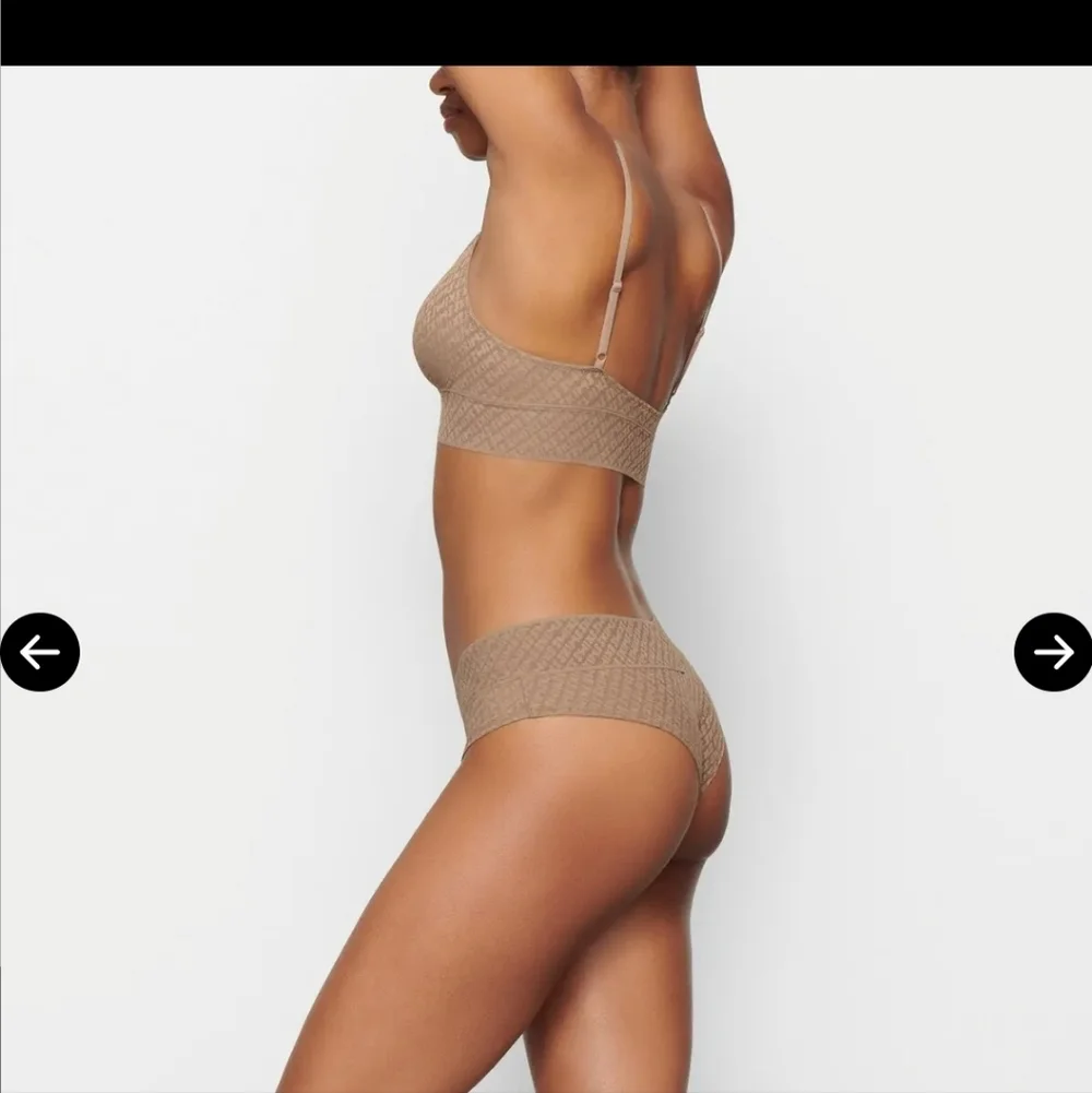 SKIMS LOGO MESH TRIANGLE BRALETTE;SIZE:SMALL